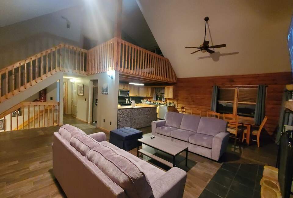 Serene Lakeside Log Cabin Retreat - Anderson, South Carolina