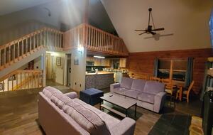 Serene Lakeside Log Cabin Retreat - Anderson, South Carolina