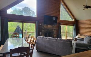 Serene Lakeside Log Cabin Retreat - Anderson, South Carolina