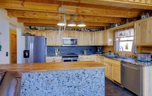 Serene Lakeside Log Cabin Retreat - Anderson, South Carolina