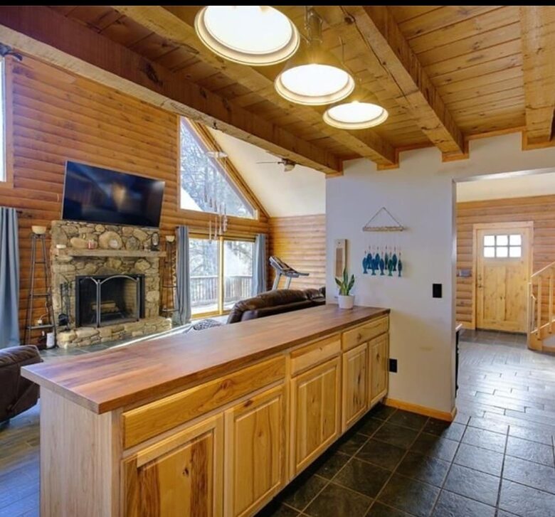 Serene Lakeside Log Cabin Retreat - Anderson, South Carolina