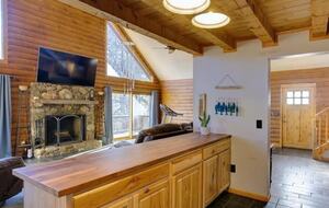 Serene Lakeside Log Cabin Retreat - Anderson, South Carolina