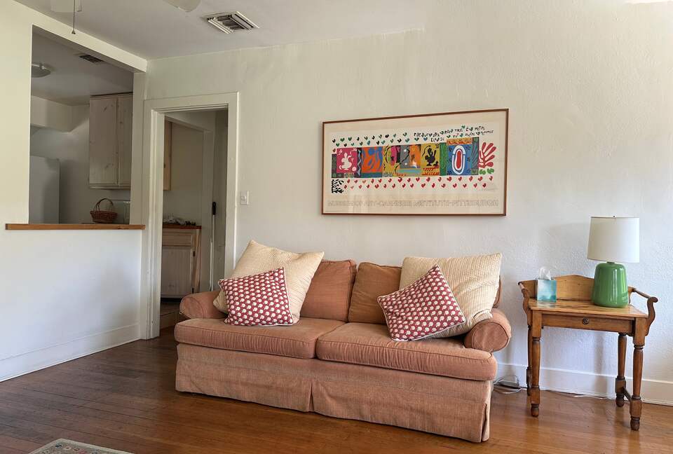 Historic 1913 Craftsman Guesthouse Near Beverly Hills Hotel - Beverly Hills, California