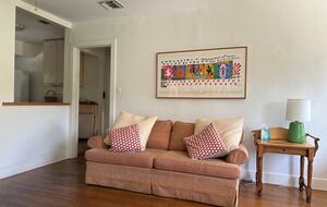 Historic 1913 Craftsman Guesthouse Near Beverly Hills Hotel - Beverly Hills, California