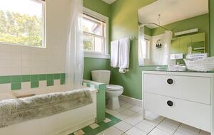 Historic 1913 Craftsman Guesthouse Near Beverly Hills Hotel - Beverly Hills, California