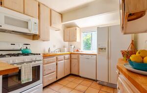 Historic 1913 Craftsman Guesthouse Near Beverly Hills Hotel - Beverly Hills, California