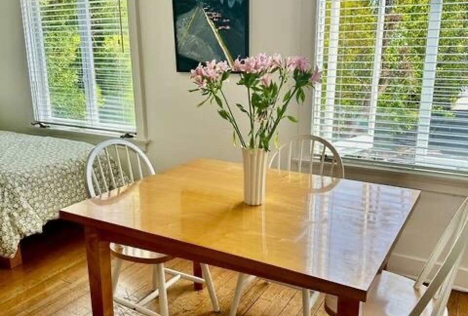 Historic 1913 Craftsman Guesthouse Near Beverly Hills Hotel - Beverly Hills, California