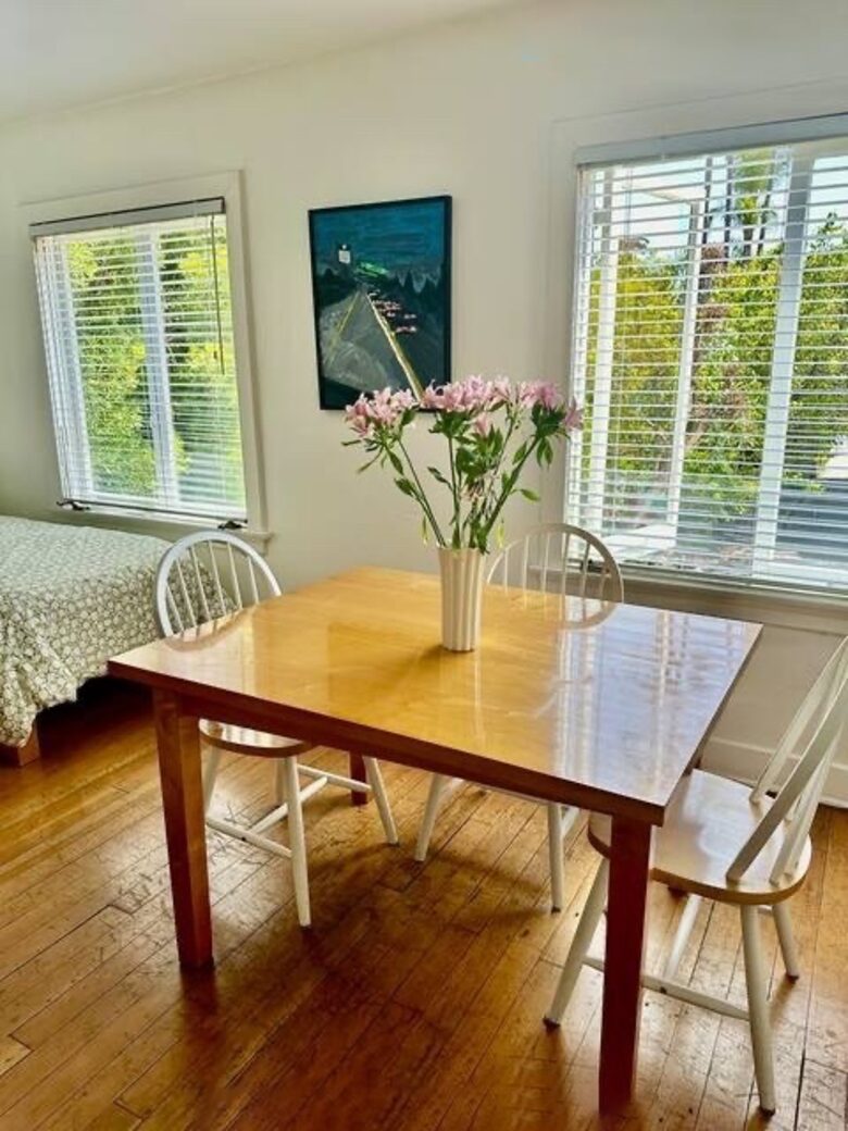 Historic 1913 Craftsman Guesthouse Near Beverly Hills Hotel - Beverly Hills, California