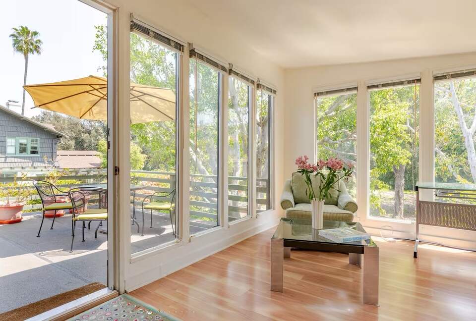 Historic 1913 Craftsman Guesthouse Near Beverly Hills Hotel - Beverly Hills, California