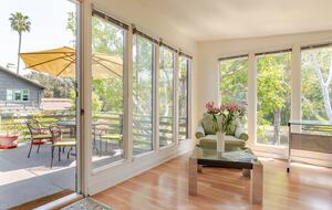 Historic 1913 Craftsman Guesthouse Near Beverly Hills Hotel - Beverly Hills, California