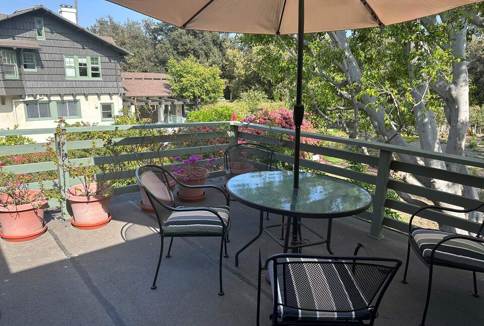 Historic 1913 Craftsman Guesthouse Near Beverly Hills Hotel - Beverly Hills, California