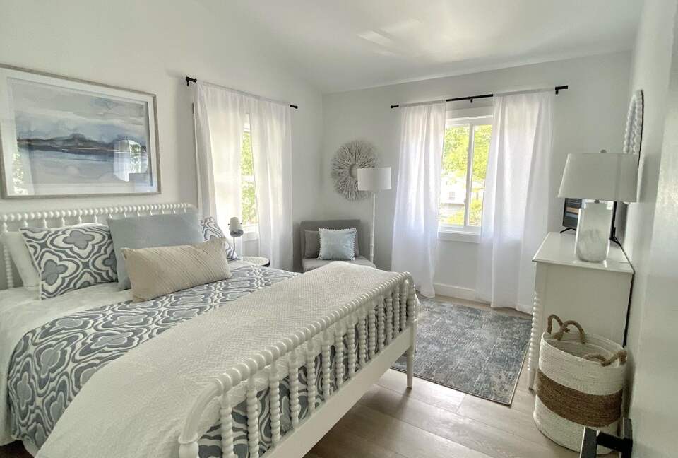 Modern York Beach Retreat | 400 Steps to Long Sands - York Beach, Maine