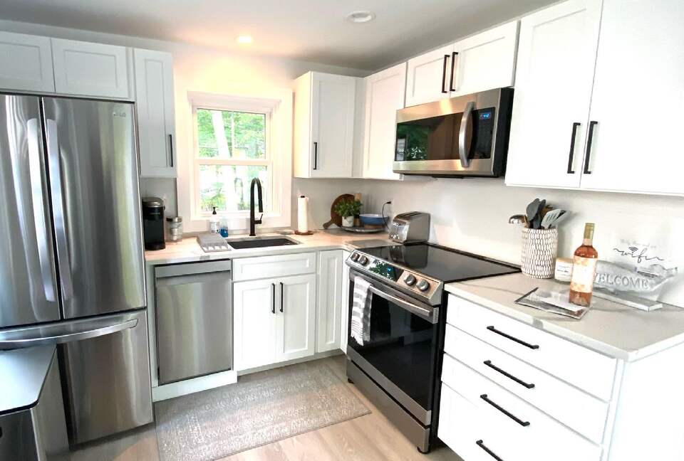 Modern York Beach Retreat | 400 Steps to Long Sands - York Beach, Maine