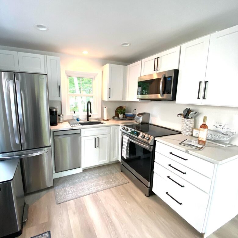 Modern York Beach Retreat | 400 Steps to Long Sands - York Beach, Maine