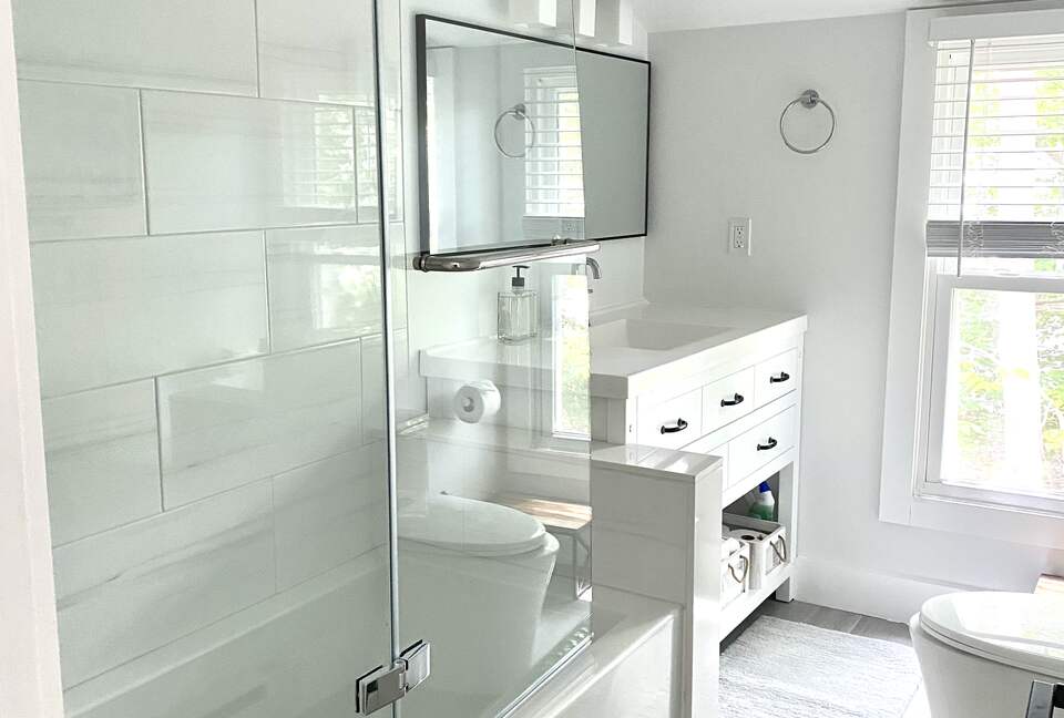 Modern York Beach Retreat | 400 Steps to Long Sands - York Beach, Maine