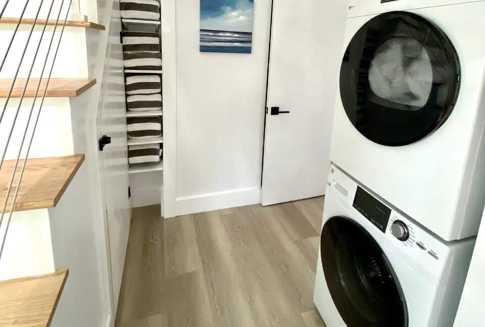 Modern York Beach Retreat | 400 Steps to Long Sands - York Beach, Maine