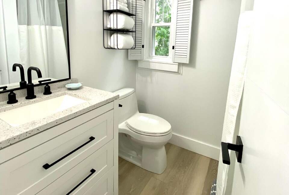 Modern York Beach Retreat | 400 Steps to Long Sands - York Beach, Maine