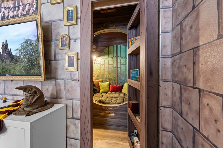 Immersive Disney Themed Retreat with Private Pool in Solterra Resort - Davenport, Florida