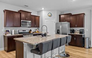 Kitchen and Breakfast Bar