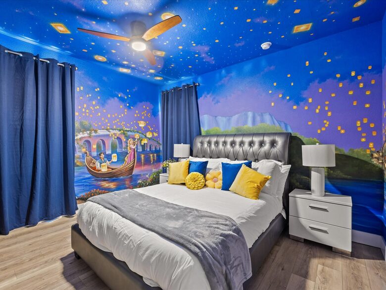 Tangled room and En-suite with Lantern Lights
