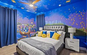 Tangled room and En-suite with Lantern Lights