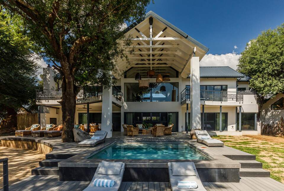 Tapologo River Lodge - Tsetsebjwe, Botswana