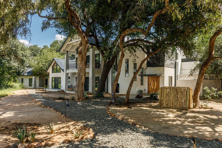 Tapologo River Lodge - Tsetsebjwe, Botswana