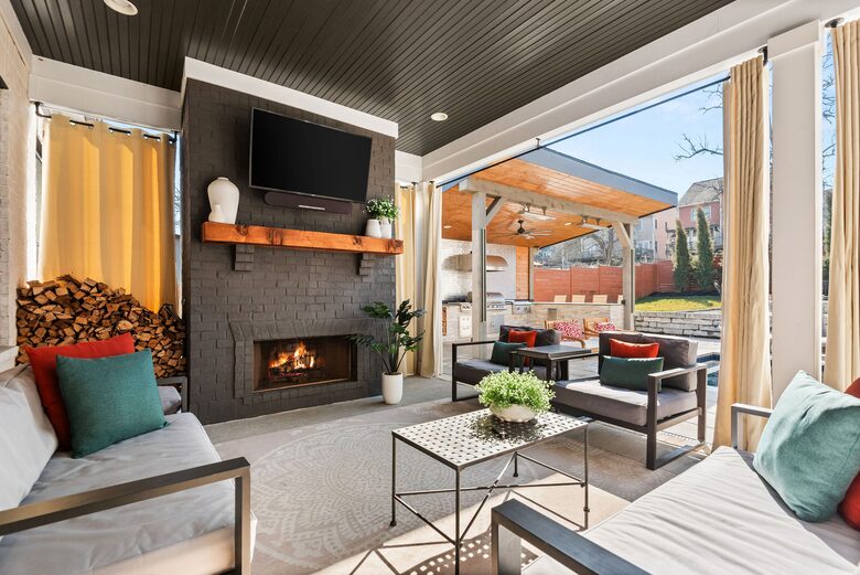 covered patio living space