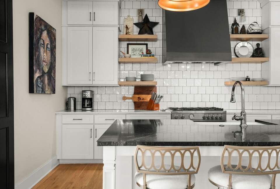 Blue Note Retreat: Downtown Nashville's Poolside Escape - Nashville, Tennessee