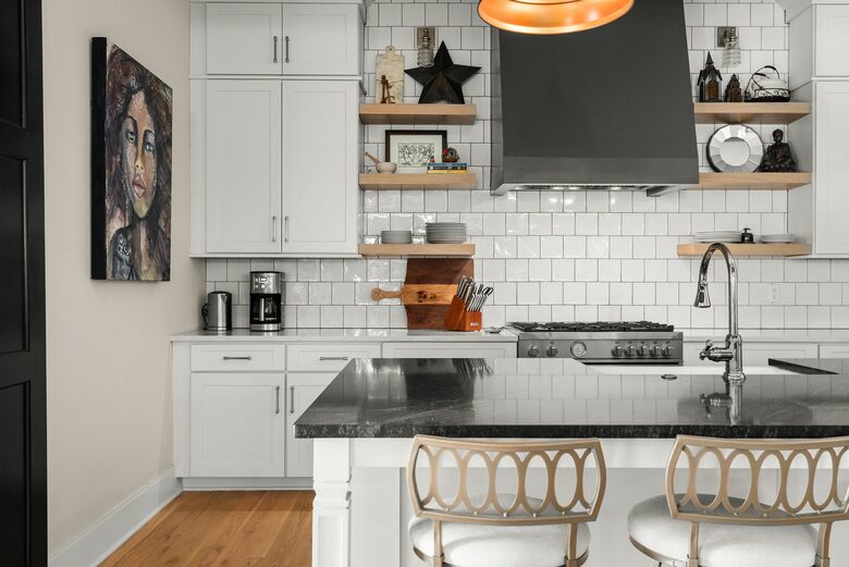 Blue Note Retreat: Downtown Nashville's Poolside Escape - Nashville, Tennessee