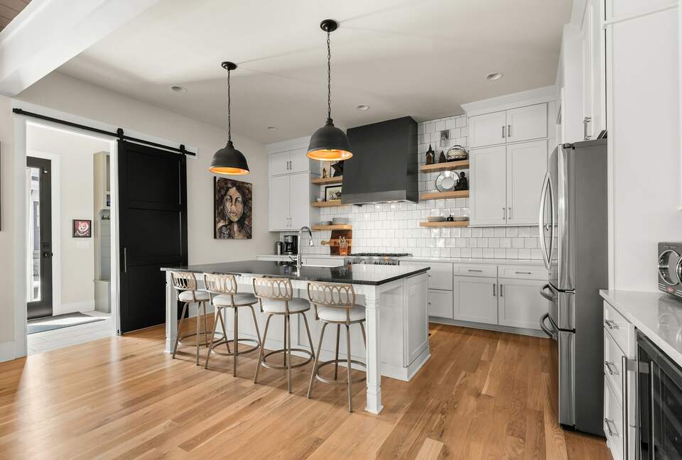 Blue Note Retreat: Downtown Nashville's Poolside Escape - Nashville, Tennessee