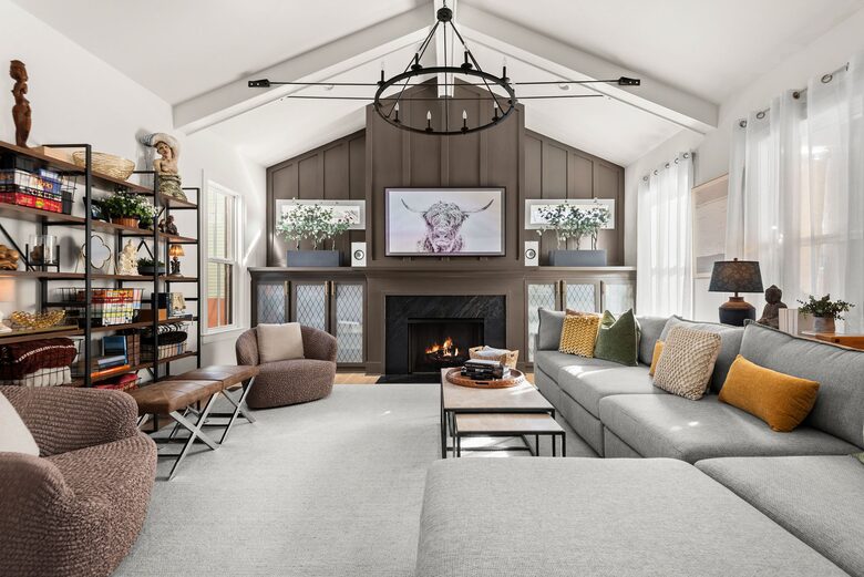 Living area big enough to accomodate everyone!