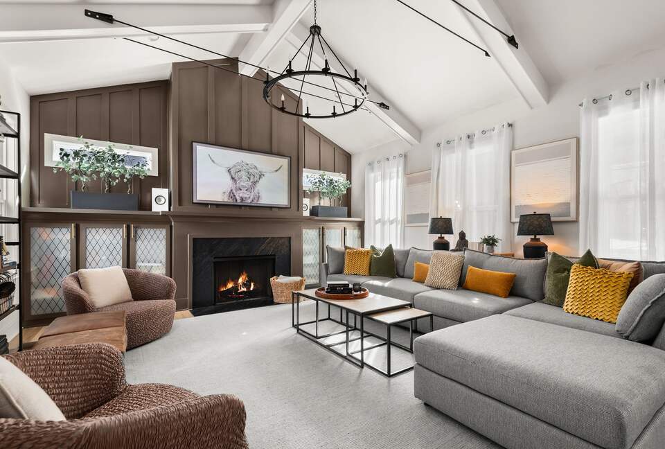 Blue Note Retreat: Downtown Nashville's Poolside Escape - Nashville, Tennessee