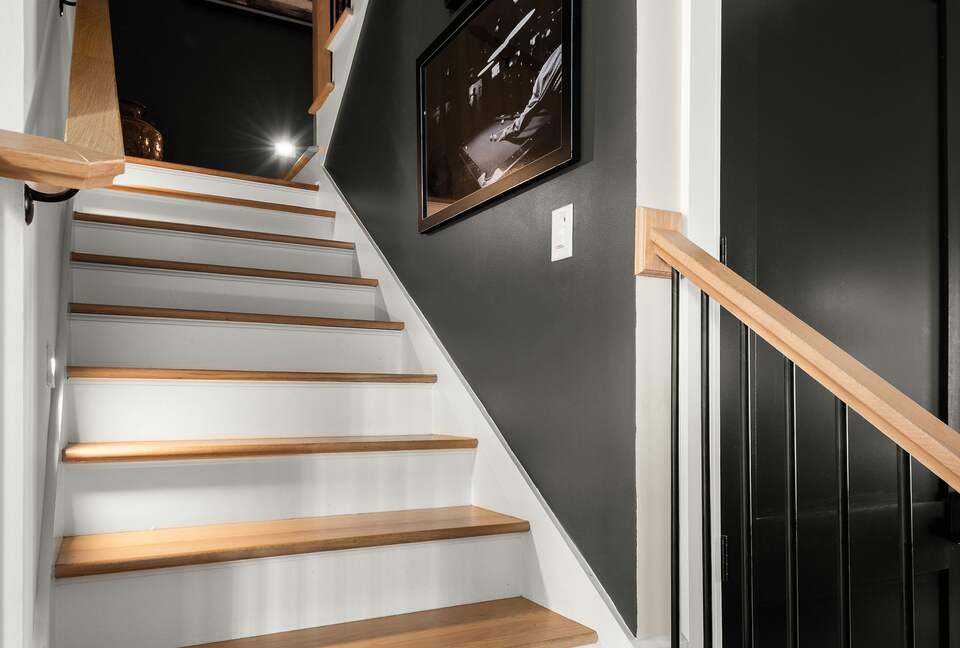 Blue Note Retreat: Downtown Nashville's Poolside Escape - Nashville, Tennessee