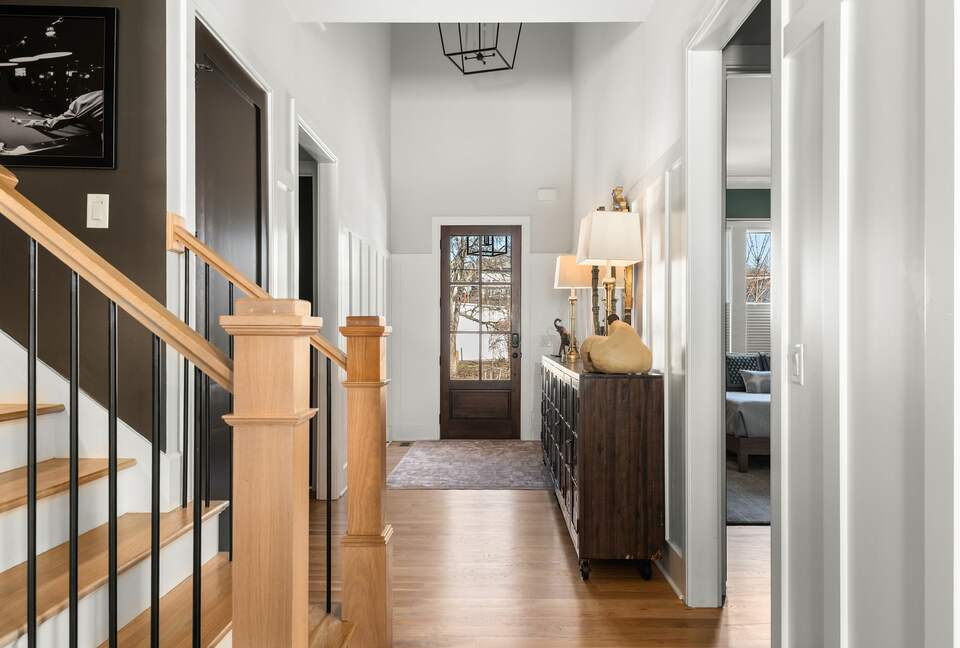 Blue Note Retreat: Downtown Nashville's Poolside Escape - Nashville, Tennessee