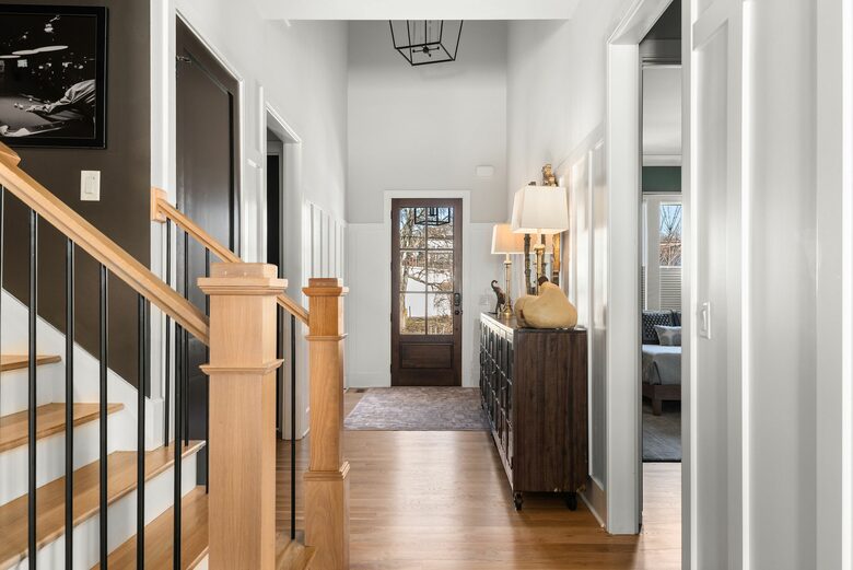 Blue Note Retreat: Downtown Nashville's Poolside Escape - Nashville, Tennessee