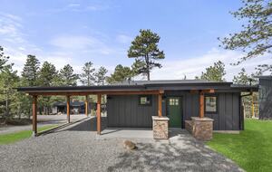 Colorado Escape Near Red Rocks & Denver - Evergreen, United States