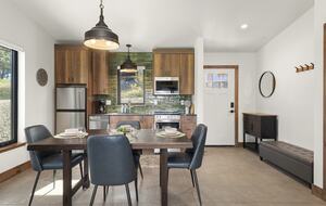 Colorado Escape Near Red Rocks & Denver - Evergreen, United States