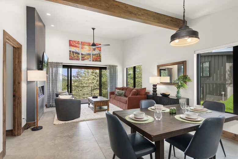 Colorado Escape Near Red Rocks & Denver - Evergreen, United States