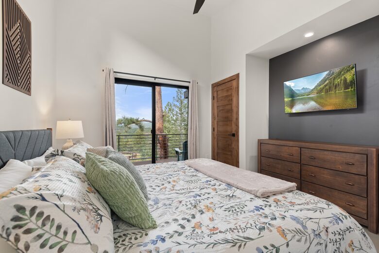 Colorado Escape Near Red Rocks & Denver - Evergreen, United States