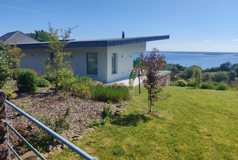 Garden area and views to the lake