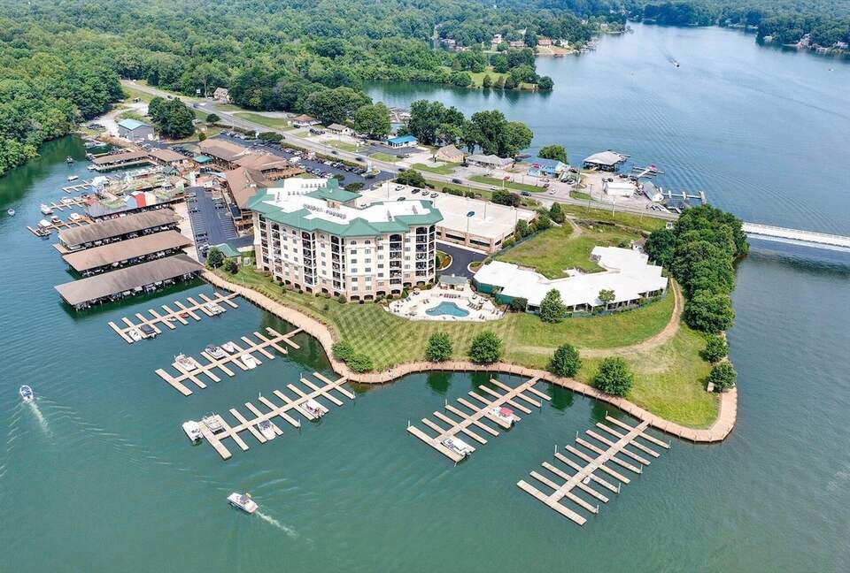 Lakefront Luxury at Smith Mountain Lake with Balcony Views - Moneta, Virginia