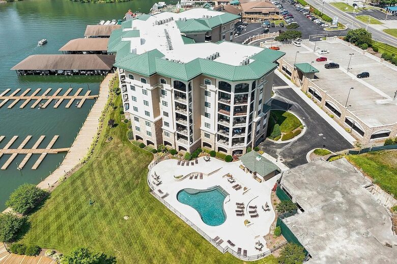 Lakefront Luxury at Smith Mountain Lake with Balcony Views - Moneta, Virginia