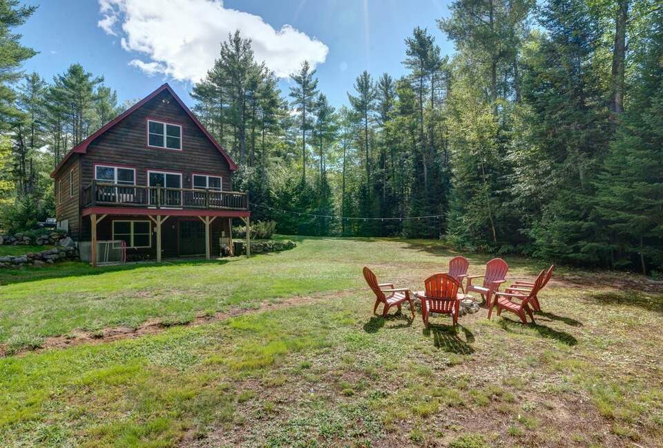 Classic Maine Chalet Near Sunday River with Firepit and Bonus Living Space - Bethel, Maine