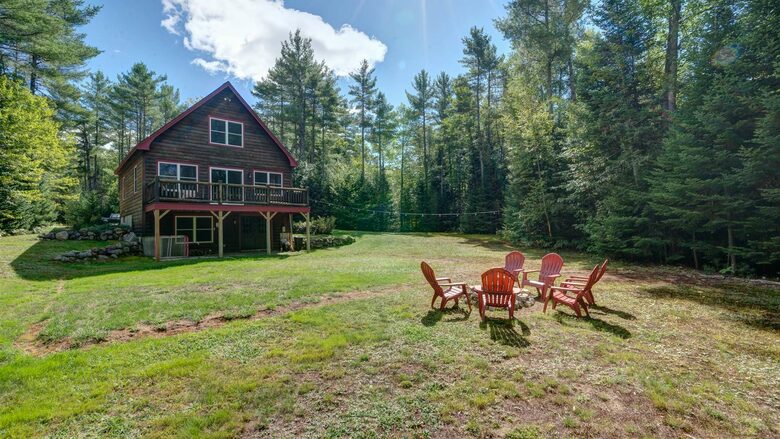 Classic Maine Chalet Near Sunday River with Firepit and Bonus Living Space - Bethel, Maine