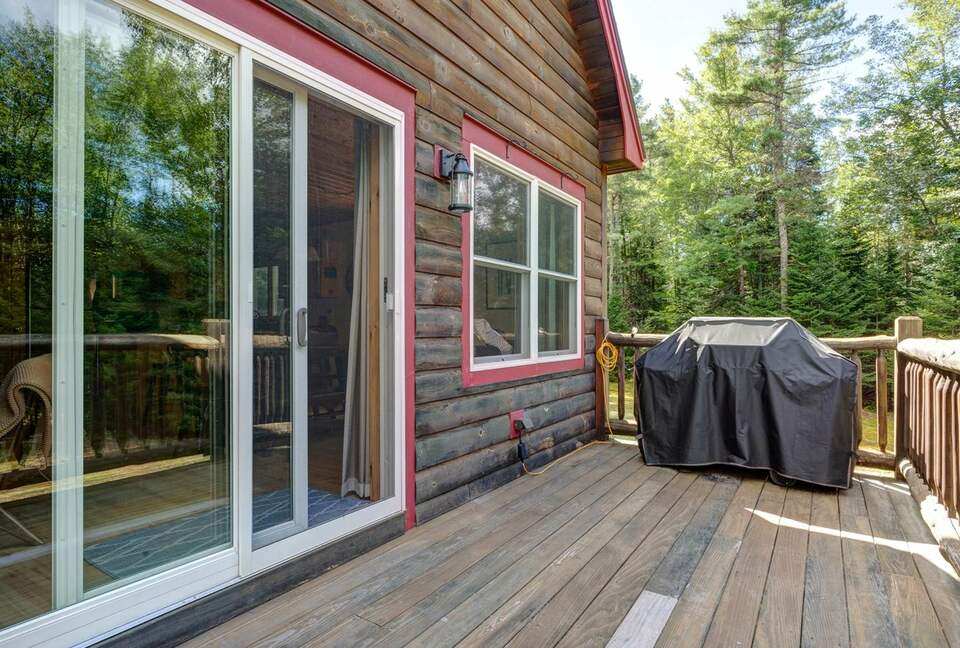 Classic Maine Chalet Near Sunday River with Firepit and Bonus Living Space - Bethel, Maine