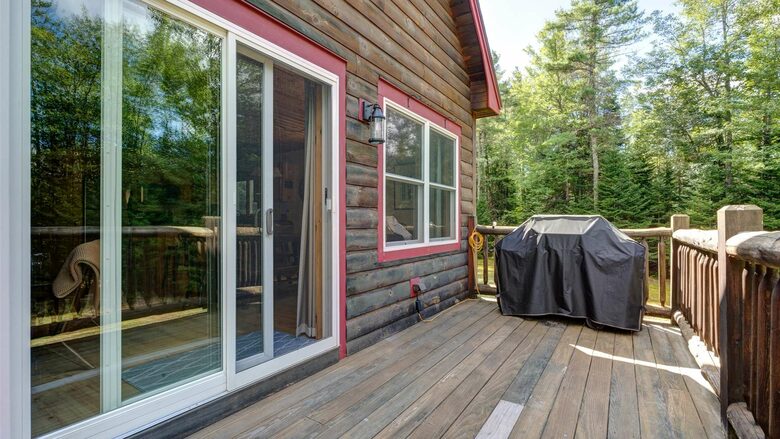 Classic Maine Chalet Near Sunday River with Firepit and Bonus Living Space - Bethel, Maine