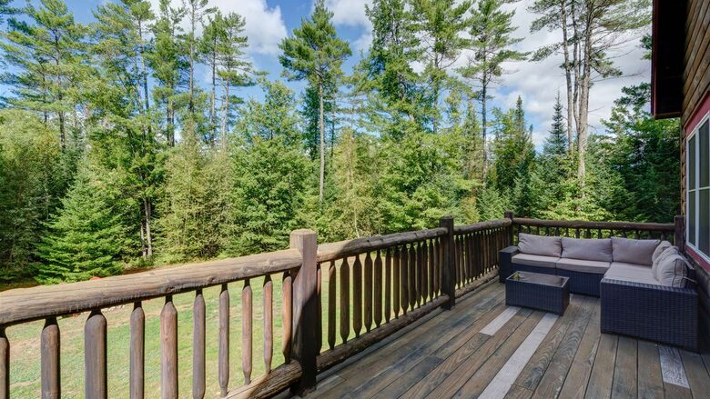 Classic Maine Chalet Near Sunday River with Firepit and Bonus Living Space - Bethel, Maine