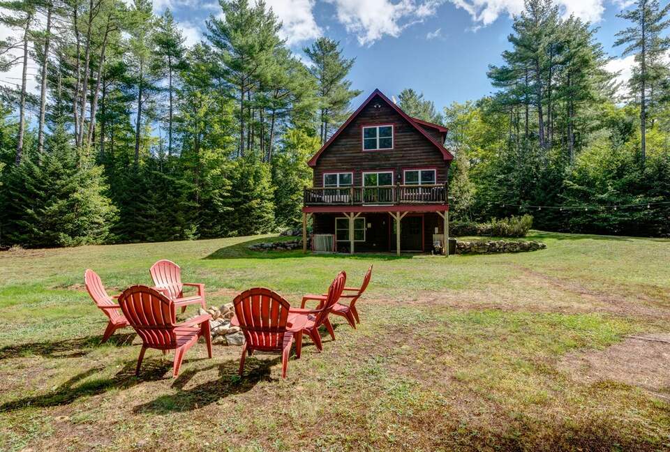 Classic Maine Chalet Near Sunday River with Firepit and Bonus Living Space - Bethel, Maine