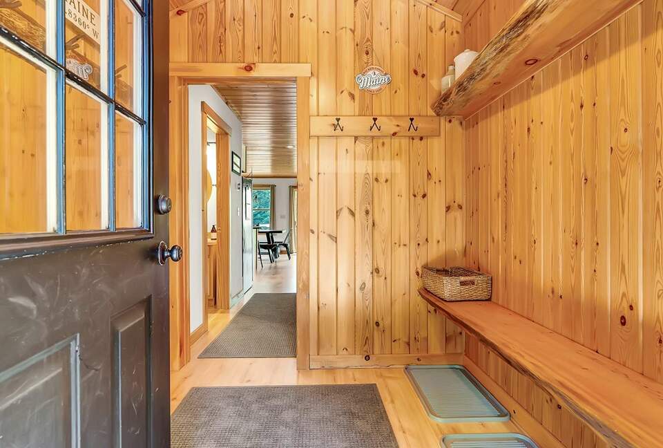 Classic Maine Chalet Near Sunday River with Firepit and Bonus Living Space - Bethel, Maine